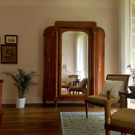 Oh, Le Chateau! Bed & Breakfast 3*