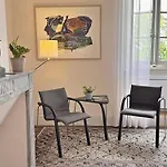 Oh, Le Chateau! Bed and Breakfast 3*