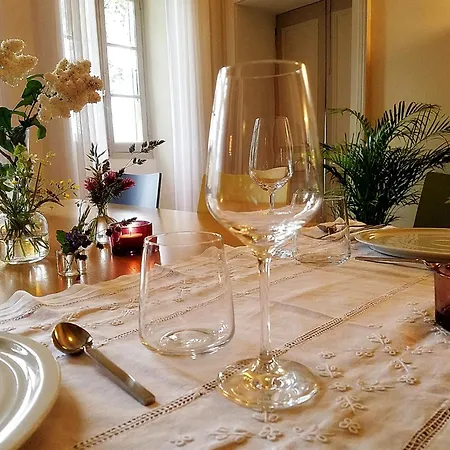 Oh, Le Chateau! Bed and breakfast Almayrac