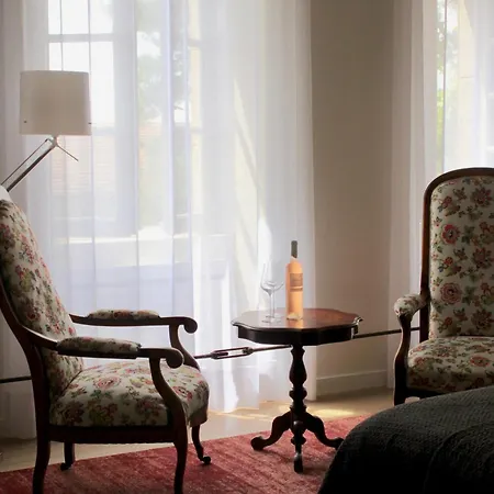 Oh, Le Chateau! Bed & Breakfast *