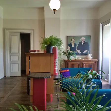 فندق مبيت وإفطار Oh, Le Chateau! 3*