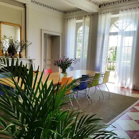 Oh, Le Chateau! فندق مبيت وإفطار Almayrac