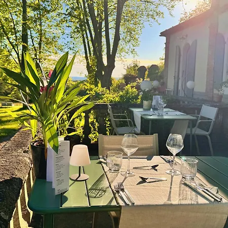 Oh, Le Chateau! Bed and Breakfast 3*