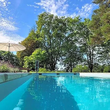 Oh, Le Chateau! Nocleg ze śniadaniem 3*