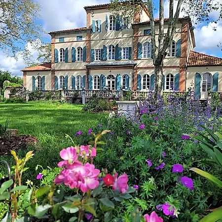Oh, Le Chateau! Nocleg ze śniadaniem Almayrac