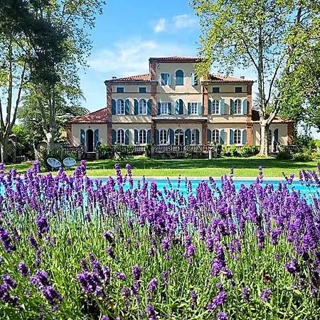 Oh, Le Chateau! Nocleg ze śniadaniem 3*