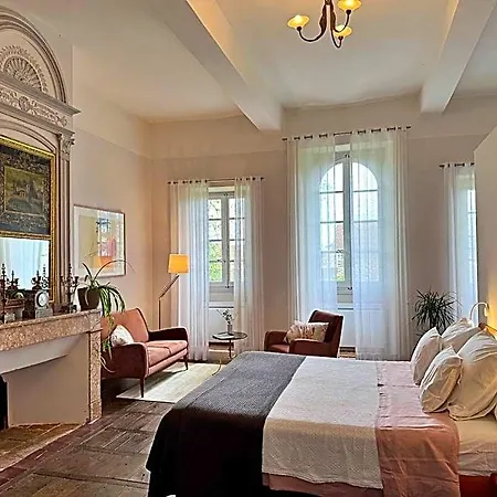 Oh, Le Chateau! Nocleg ze śniadaniem Almayrac